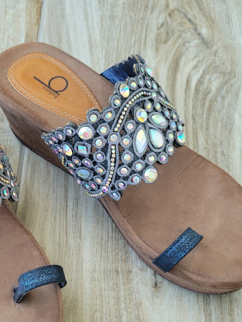 Bakers Beaded Rhinestone Toe-Loop Platform Sandals - Picture 5 of 7